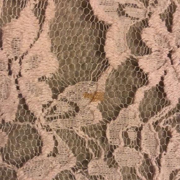 Lush Lace Crop Top with open back - Picture 4 of 4